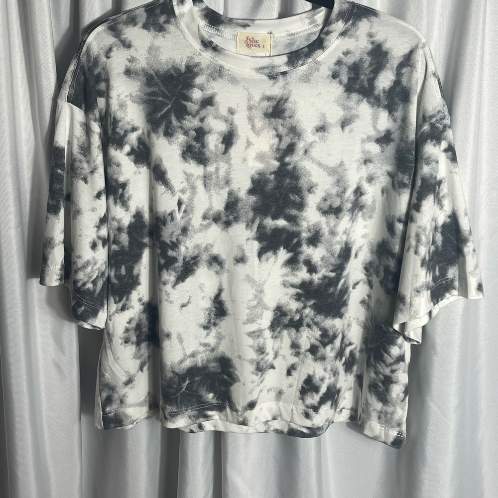 If She Loves Tie-Dye Black and White Women's Top Size L NWT